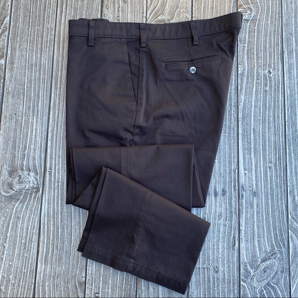 Men's Lee Custom Fit Straight Fit Flat Front Pants - Picture 4 of 5